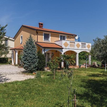 Nice Apartment In Kastel With Kitchen Bagian luar foto
