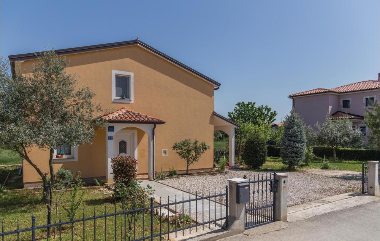Nice Apartment In Kastel With Kitchen Bagian luar foto