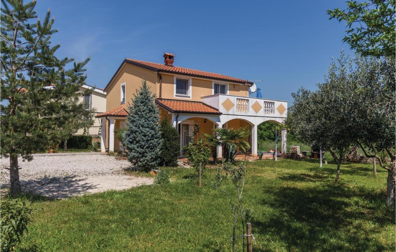 Nice Apartment In Kastel With Kitchen Bagian luar foto