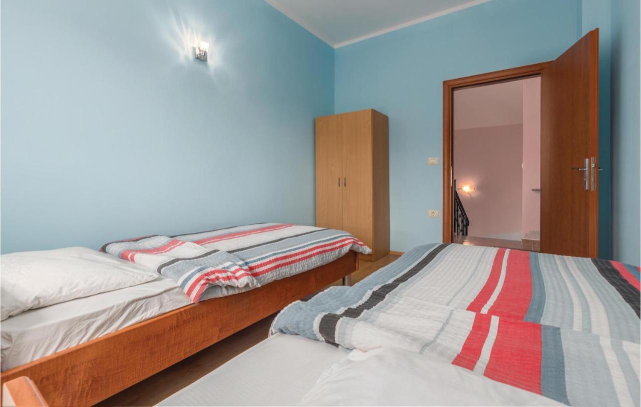 Nice Apartment In Kastel With Kitchen Bagian luar foto