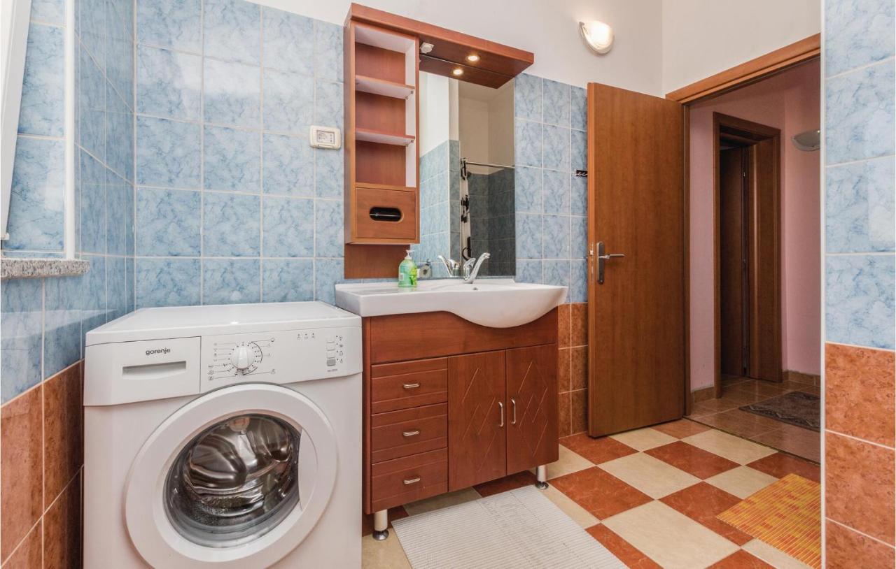 Nice Apartment In Kastel With Kitchen Bagian luar foto