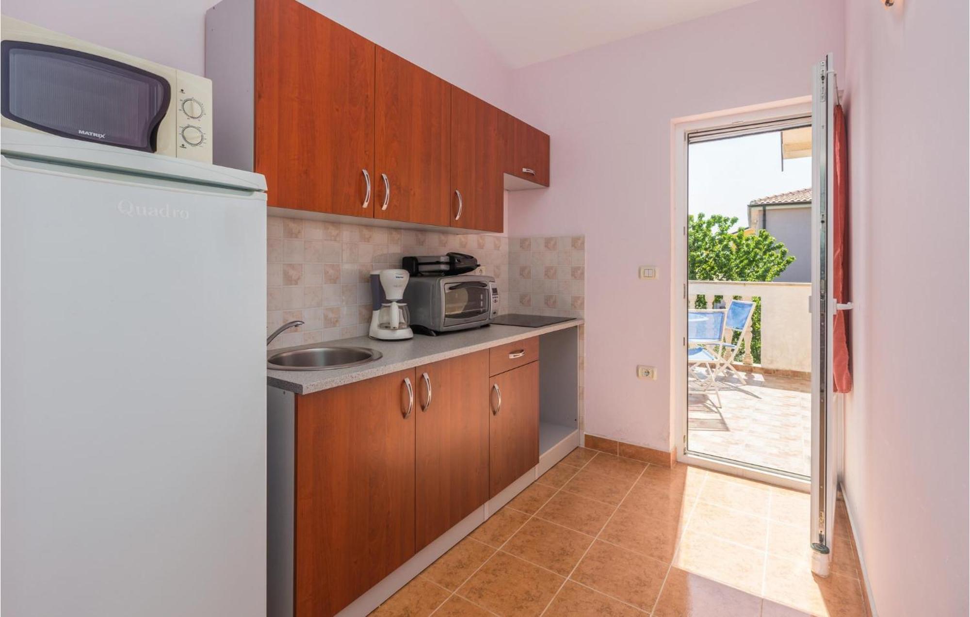 Nice Apartment In Kastel With Kitchen Bagian luar foto