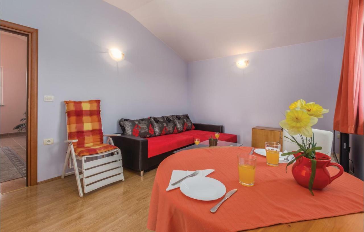 Nice Apartment In Kastel With Kitchen Bagian luar foto